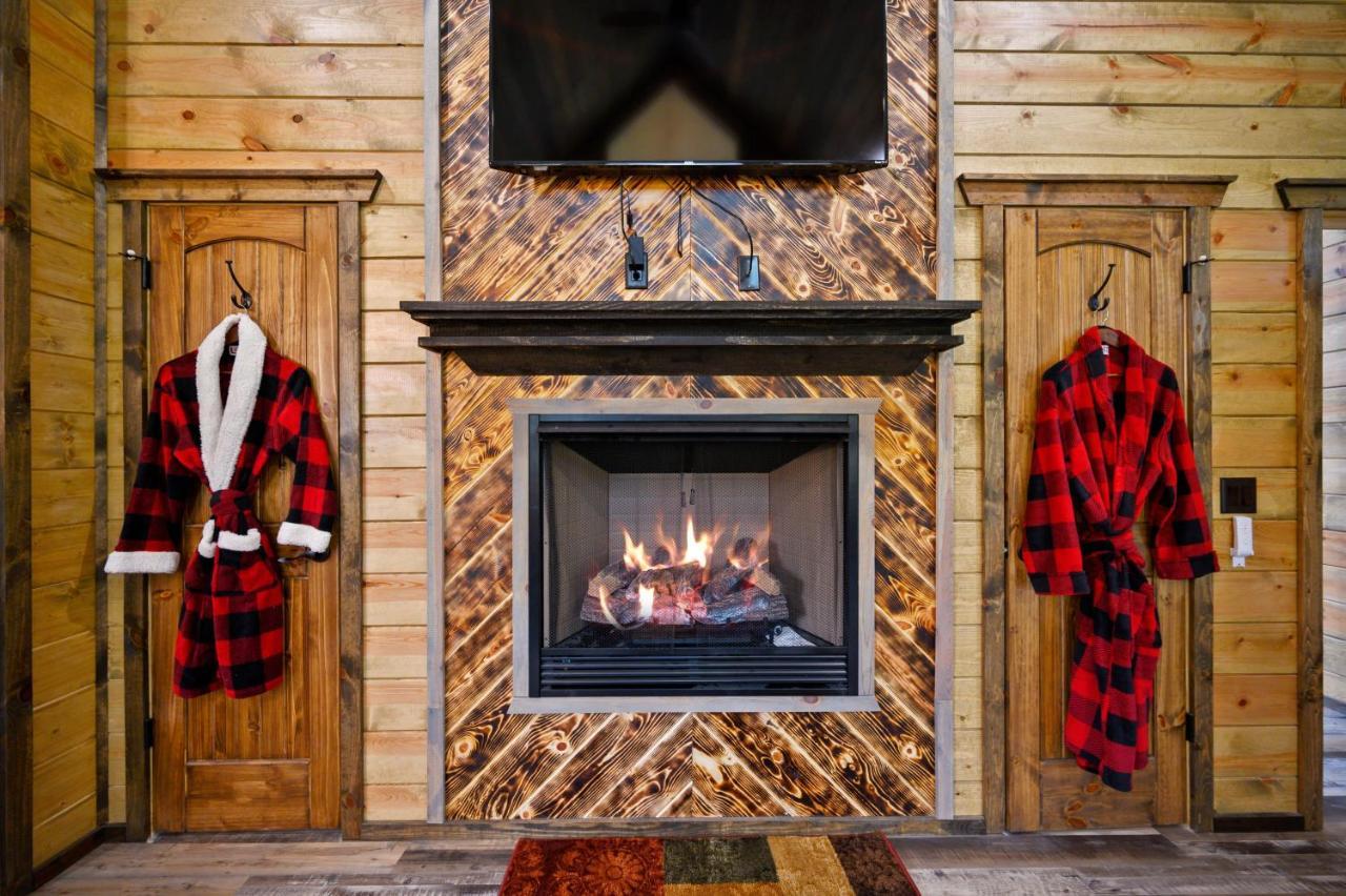 The Adirondack Honeymoon Hot Tub Soaking Tub Wood Burning Fireplace Stephens Gap Exterior foto