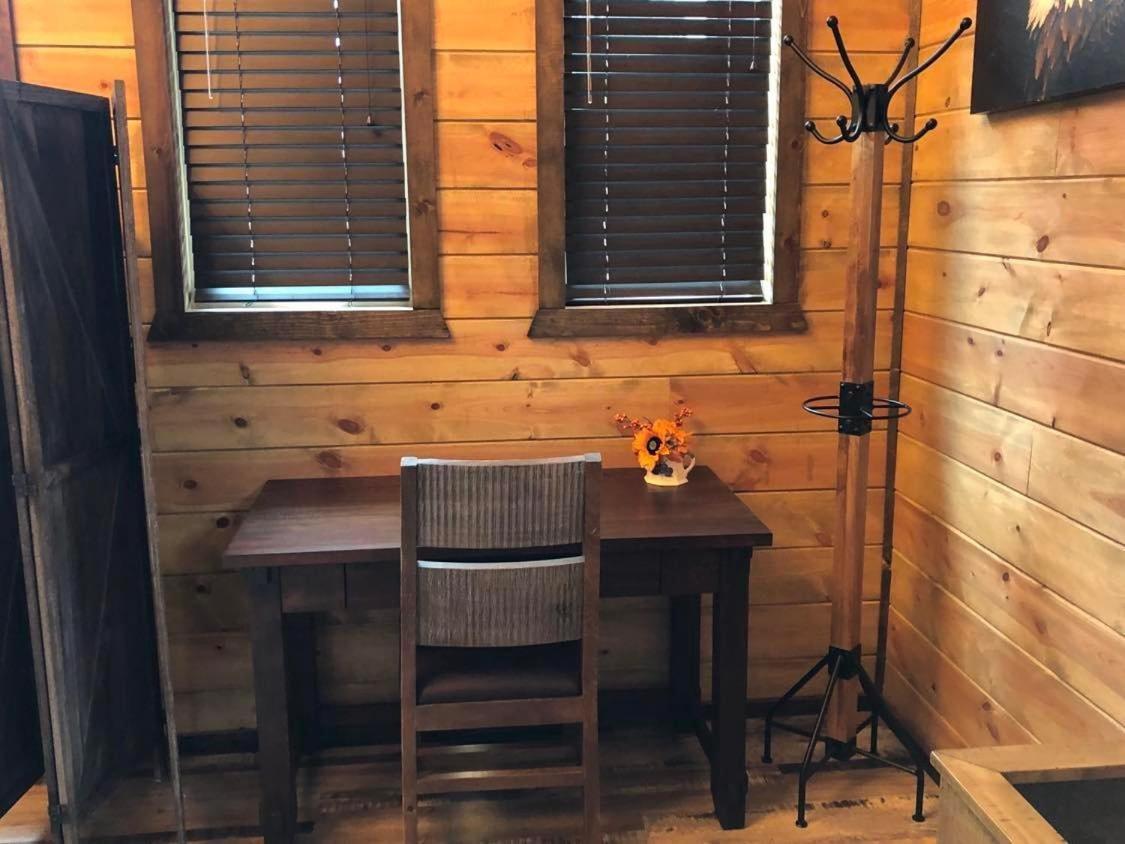 The Adirondack Honeymoon Hot Tub Soaking Tub Wood Burning Fireplace Stephens Gap Exterior foto